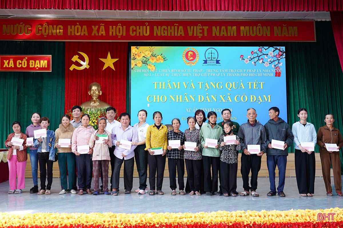 Chi hội CCB Sở Tư pháp – Trung tâm Trợ giúp pháp lý nhà nước số 1 – Luật sư thực hiện trợ giúp pháp lý TP Hồ Chí Minh trao quà trị giá 100 triệu đồng cho các hộ gia đình gặp hoàn cảnh khó khăn.