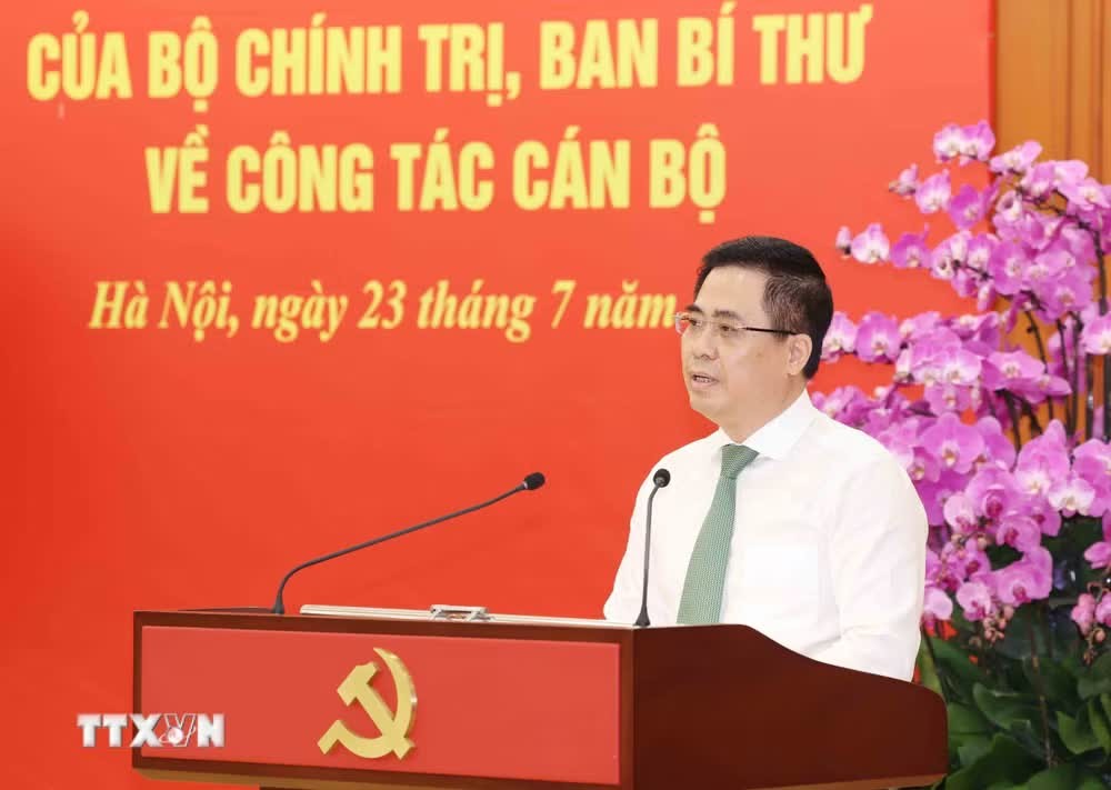 Đồng chí Nguyễn Hoàng Giang, Ủy viên Trung ương Đảng, Phó Trưởng ban Chính sách, Chiến lược Trung ương, phát biểu nhận nhiệm vụ. (Ảnh: Phương Hoa/TTXVN)