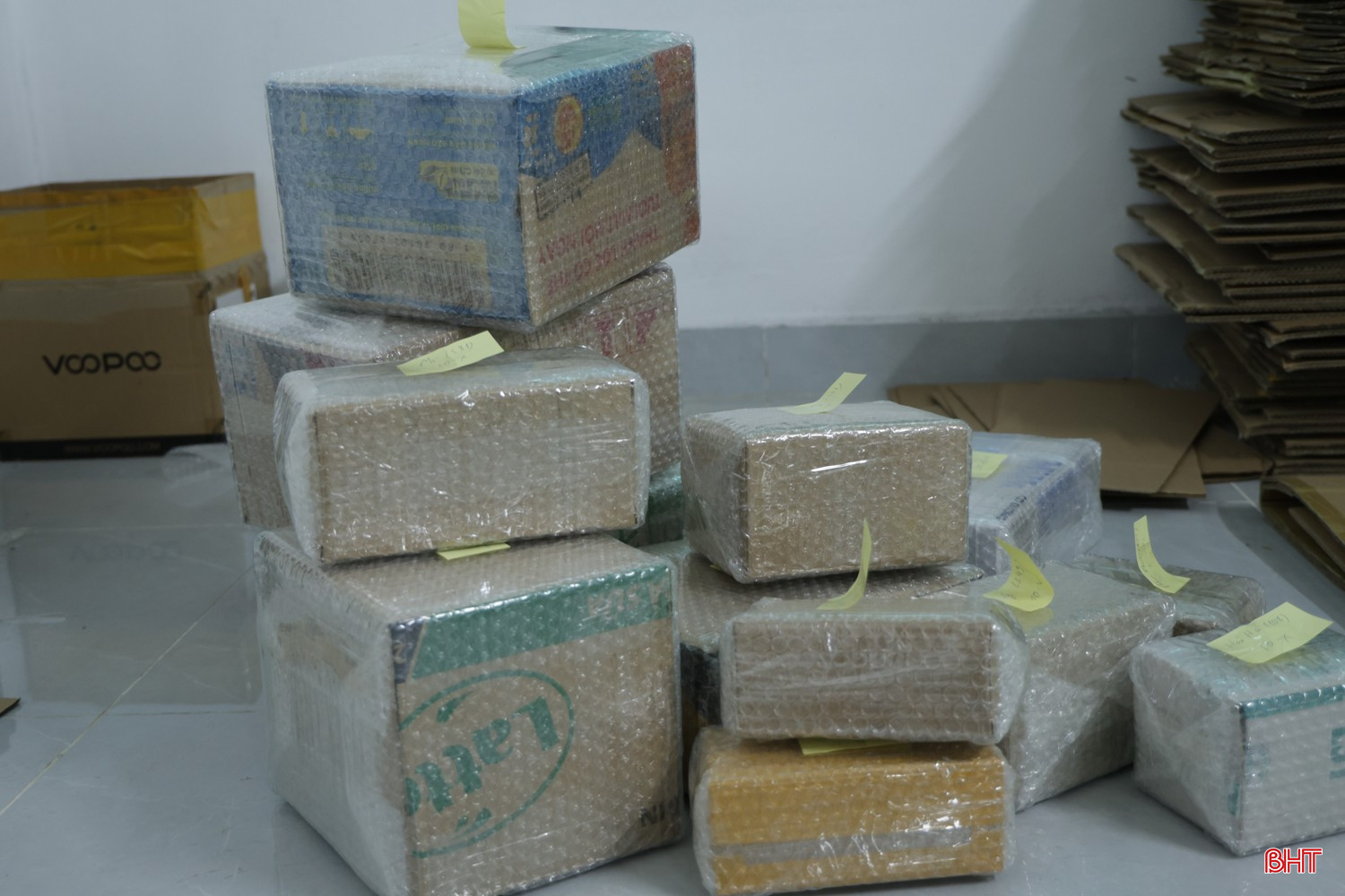 bqbht_br_cac-boc-hang-chuan-bi-giao-cho-khach-thi-bi-bat-giu.jpg