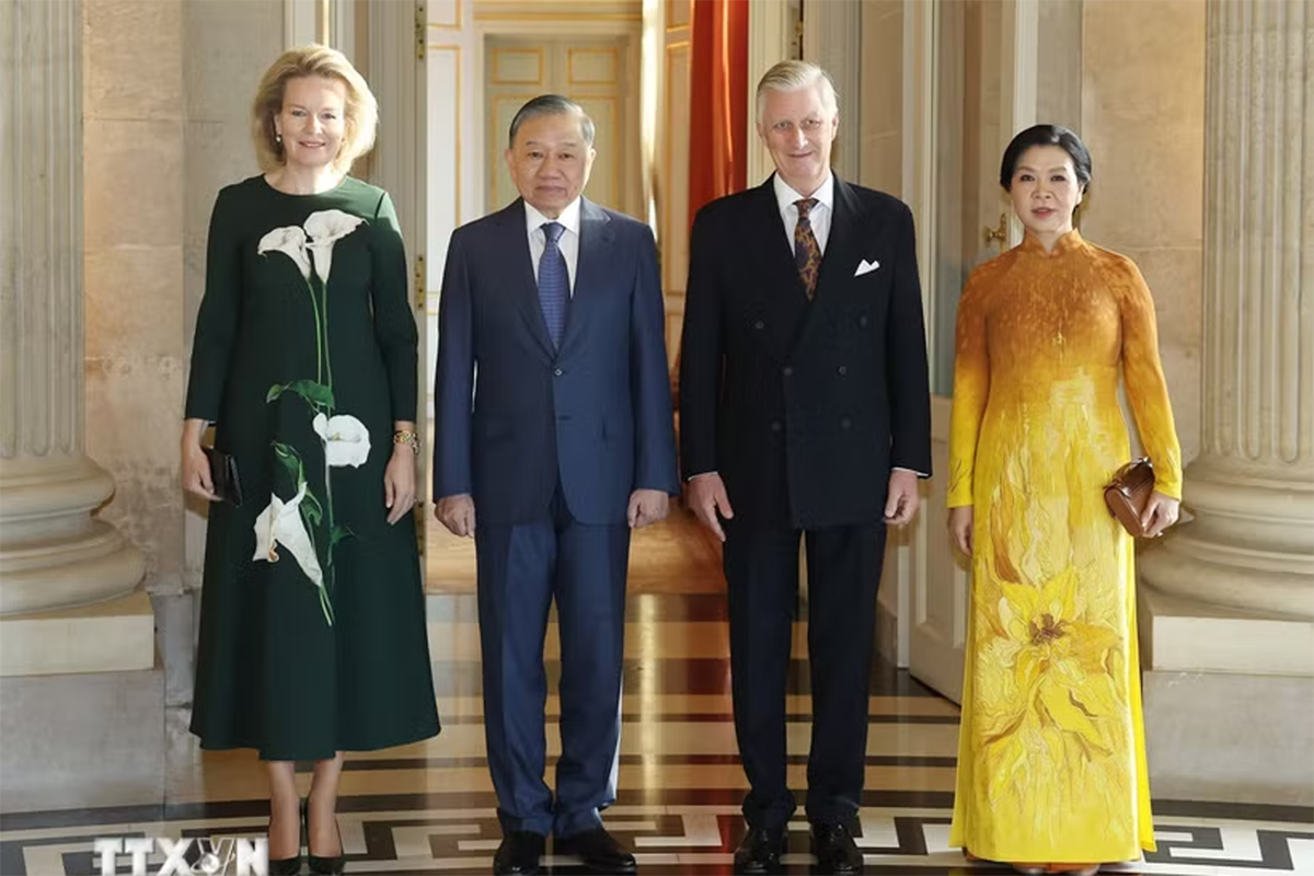 ttxvn-tong-bi-thu-chu-tich-nuoc-to-lam-va-phu-nhan-hoi-kien-nha-vua-bi-va-hoang-hau1jpg.png