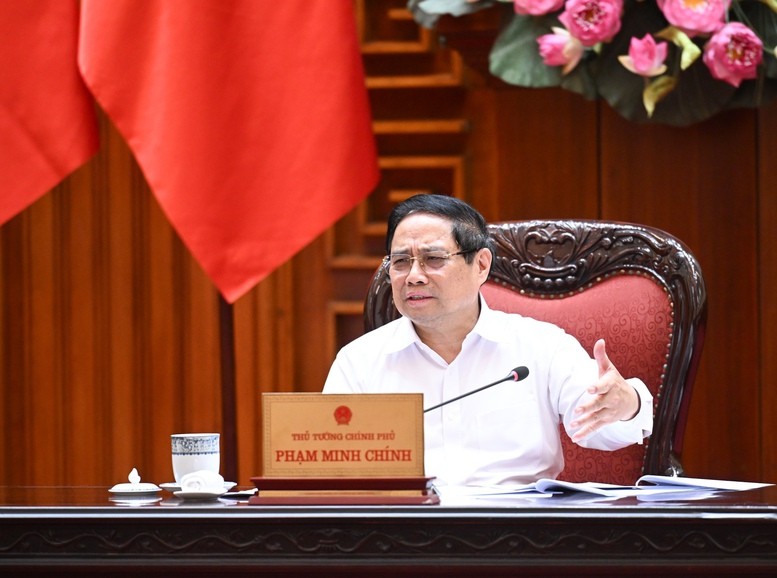 Thủ tướng Phạm Minh Chính yêu cầu không để thiếu nguồn cung xăng dầu, không để ách tắc sản xuất, kinh doanh, không để mất ổn định, trật tự an toàn xã hội - Ảnh: VGP/Nhật Bắc