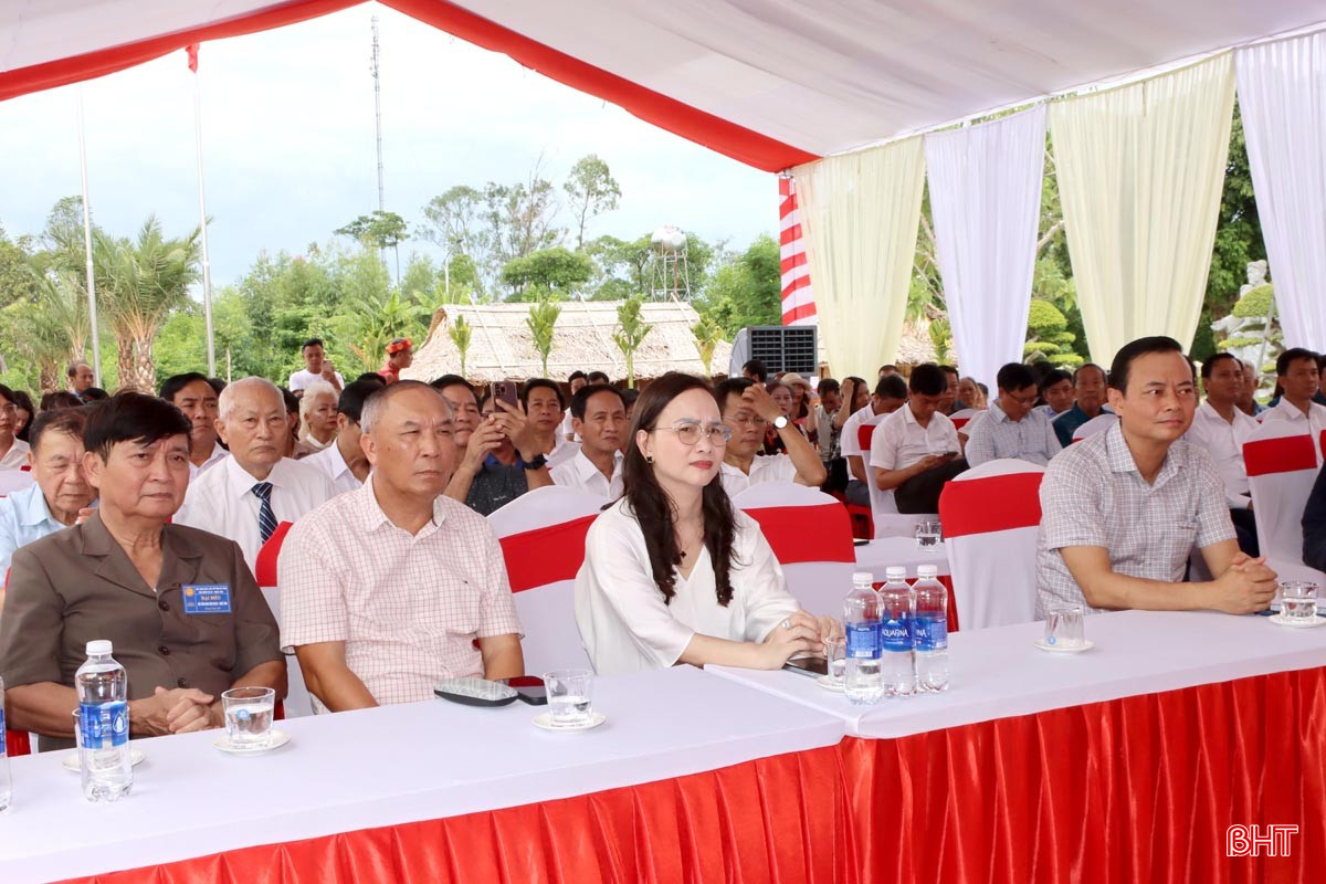 bqbht_br_cac-dai-bieu-du-le-te-tai-nha-tuong-niem-tong-bi-thu-ha-huy-tap.jpg