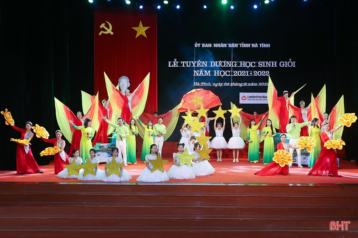 Hà Tĩnh tuyên dương học sinh giỏi năm học 2021-2022