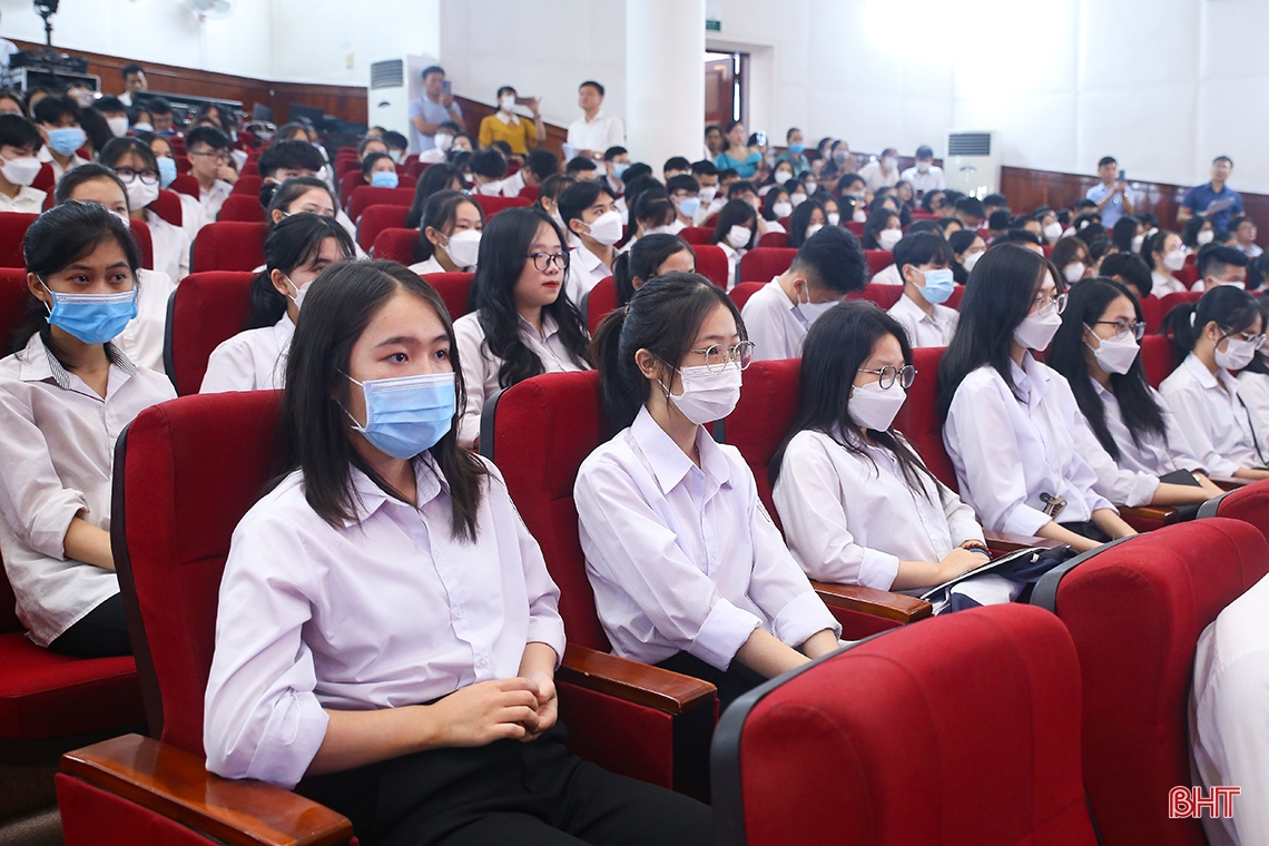 Hà Tĩnh tuyên dương học sinh giỏi năm học 2021-2022