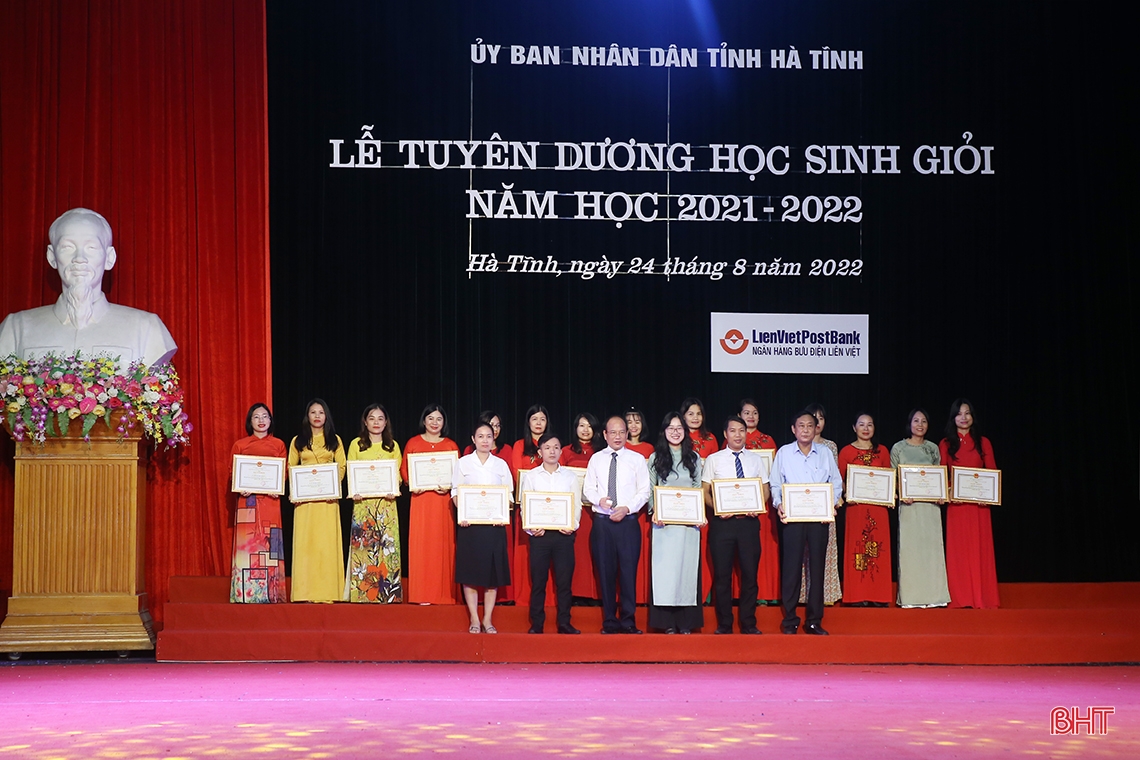 Hà Tĩnh tuyên dương học sinh giỏi năm học 2021-2022