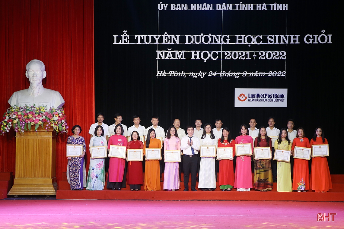 Hà Tĩnh tuyên dương học sinh giỏi năm học 2021-2022