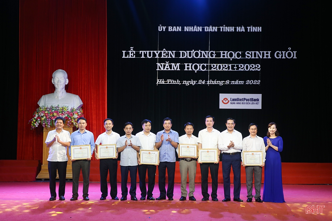 Hà Tĩnh tuyên dương học sinh giỏi năm học 2021-2022