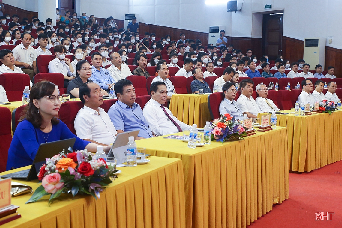 Hà Tĩnh tuyên dương học sinh giỏi năm học 2021-2022