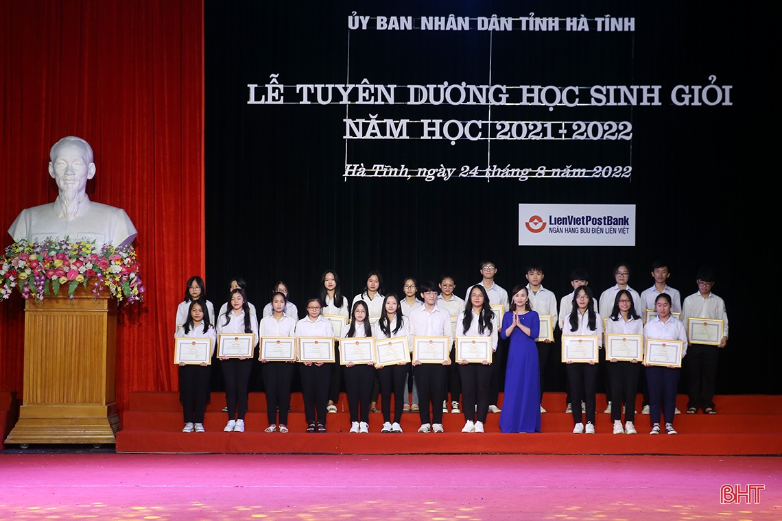 Hà Tĩnh tuyên dương học sinh giỏi năm học 2021-2022