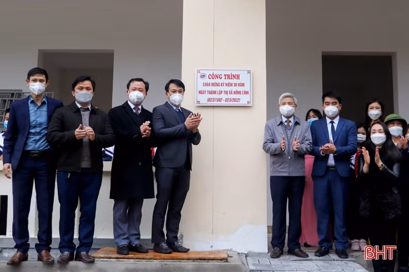 Gắn biển 6 công trình chào mừng kỷ niệm 30 năm ngày thành lập TX Hồng Lĩnh