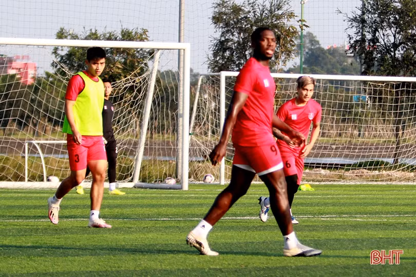 Hồng Lĩnh Hà Tĩnh và Hải Phòng tập luyện chuẩn bị cho trận khai màn V.League 2022
