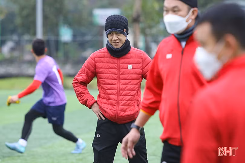Hồng Lĩnh Hà Tĩnh vượt giá rét luyện tập, sẵn sàng xuất quân V.League 2022