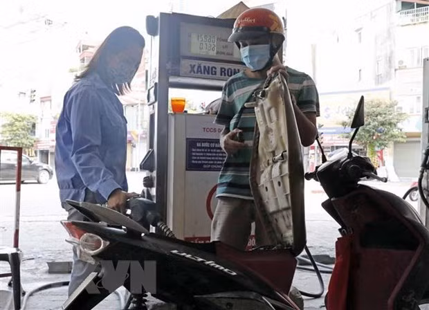 Những giải pháp nào để điều hành giá xăng dầu phù hợp hơn?