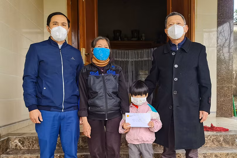Công ty TNHH Xăng dầu Giang Nam hỗ trợ các gia đình có hoàn cảnh khó khăn ở Hà Tĩnh
