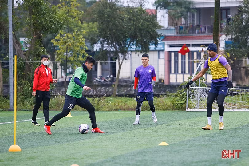 Hồng Lĩnh Hà Tĩnh vượt giá rét luyện tập, sẵn sàng xuất quân V.League 2022