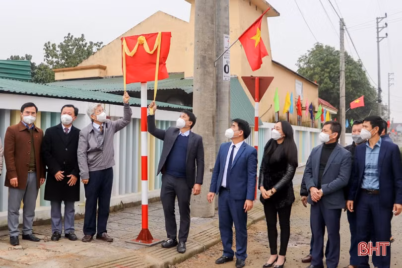 Gắn biển 6 công trình chào mừng kỷ niệm 30 năm ngày thành lập TX Hồng Lĩnh