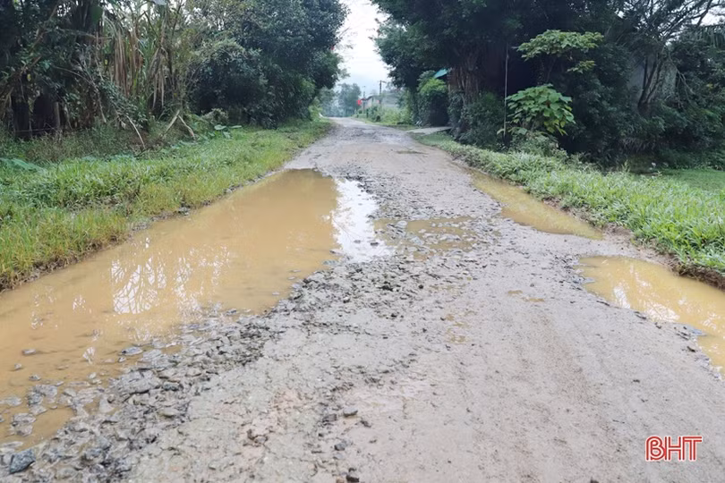 Gian nan khi lưu thông trên đường “nát như tương” ở Hương Sơn