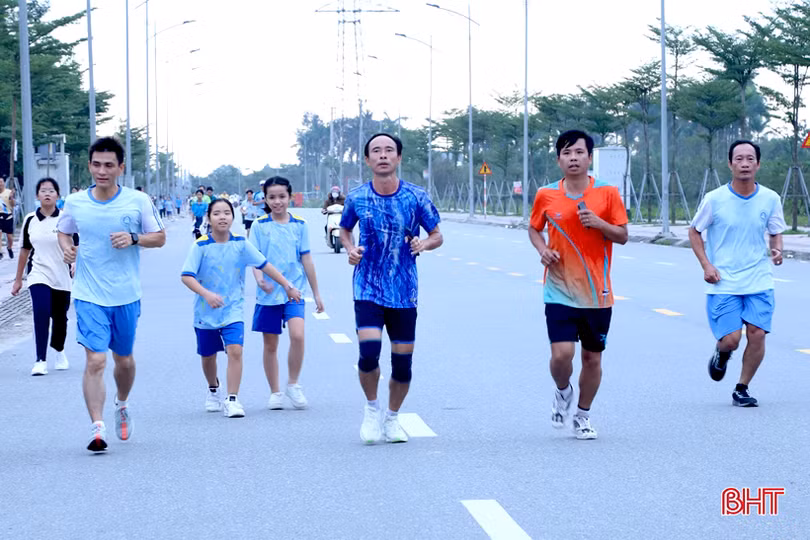 Sôi nổi giải chạy hưởng ứng “Ngày Chủ nhật không dạy thêm, học thêm”