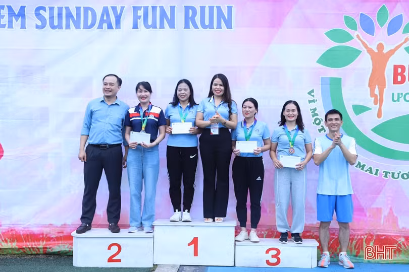 Sôi nổi giải chạy hưởng ứng “Ngày Chủ nhật không dạy thêm, học thêm”