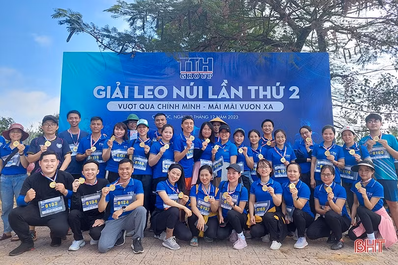 250 người tham gia giải leo núi chùa Hương Tích