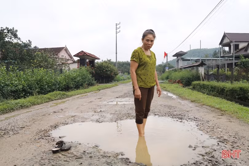 Gian nan khi lưu thông trên đường “nát như tương” ở Hương Sơn