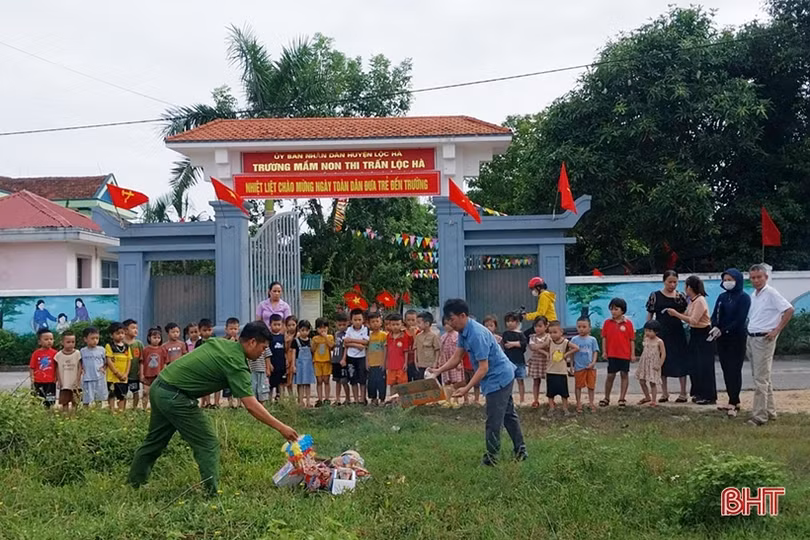 Ẩn họa từ đồ ăn vặt trước cổng trường