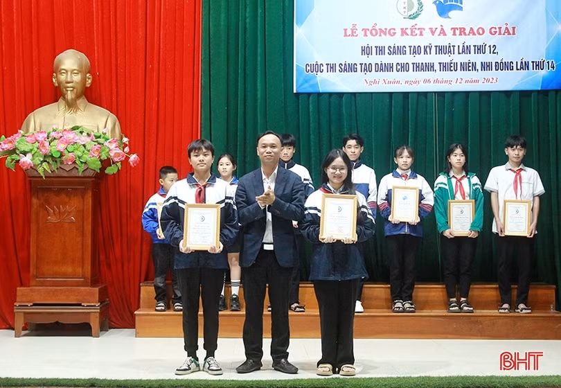 Nghi Xuân trao 9 giải sáng tạo khoa học kỹ thuật