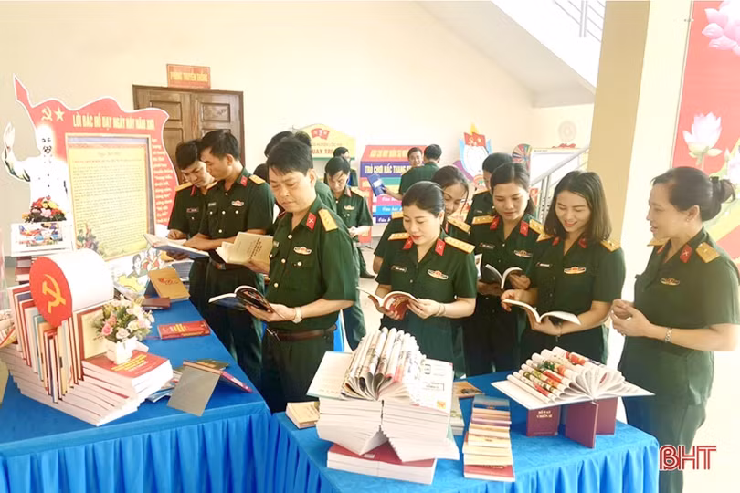 Đưa pháp luật đến với cán bộ, chiến sĩ, người dân Hà Tĩnh