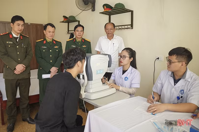 331 công dân TP Hà Tĩnh khám tuyển nghĩa vụ quân sự, công an