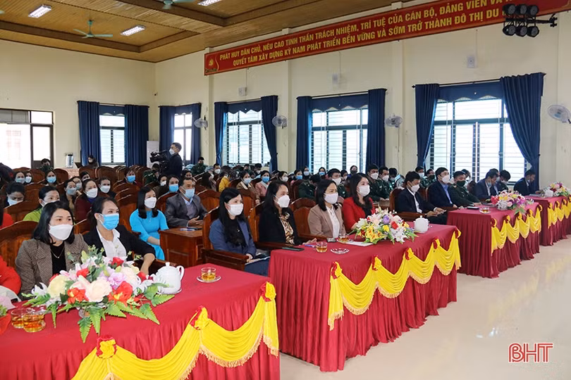 Ra mắt 2 CLB “Phụ nữ với chiến sĩ quân hàm xanh” ở TX Kỳ Anh