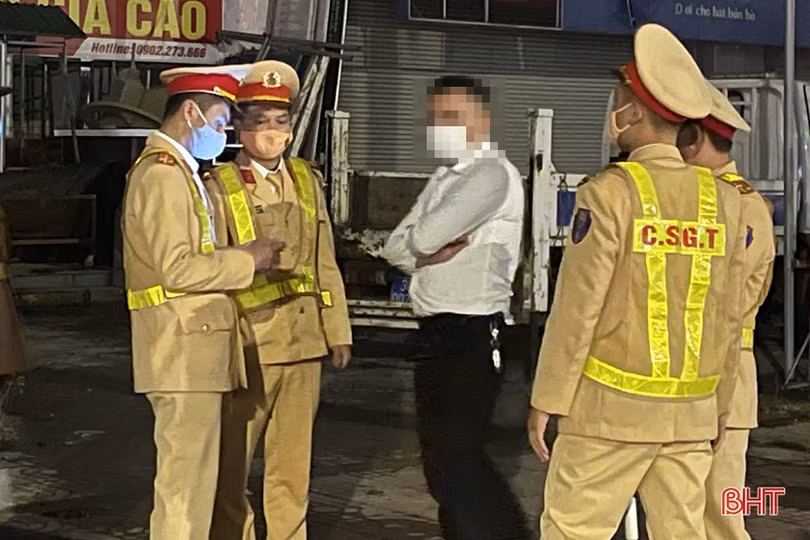 Hà Tĩnh: Giữa mùa dịch, nhiều tài xế vẫn vi phạm nồng độ cồn khi tham gia giao thông