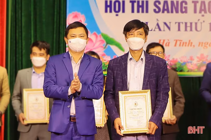 Trao thưởng 27 đề tài, giải pháp tham gia thi sáng tạo cấp tỉnh Hà Tĩnh