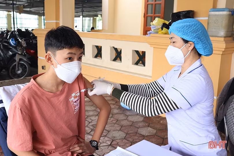 Các địa phương Hà Tĩnh tiếp tục tiêm phòng COVID-19 cho người từ 12 đến dưới 18 tuổi