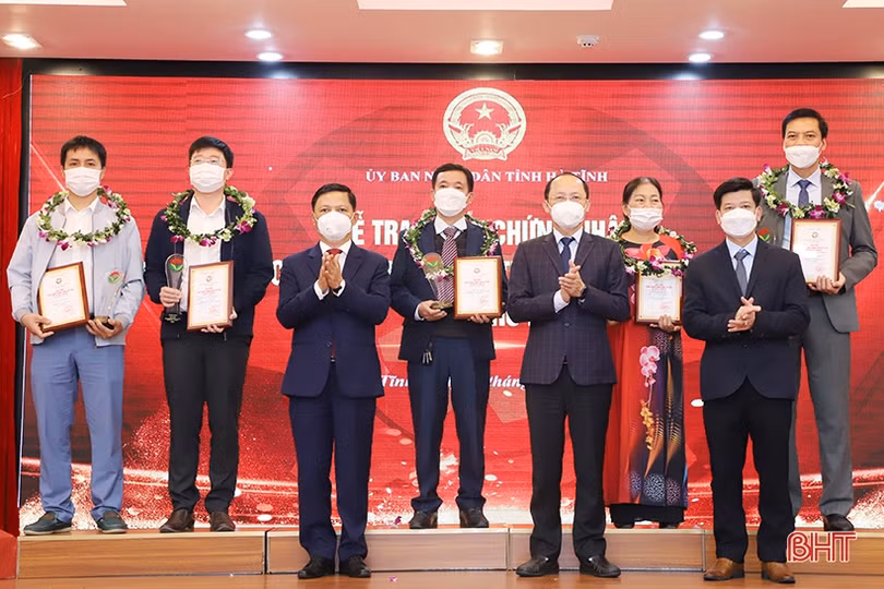 Hà Tĩnh trao chứng nhận cho các sản phẩm công nghiệp nông thôn tiêu biểu năm 2021