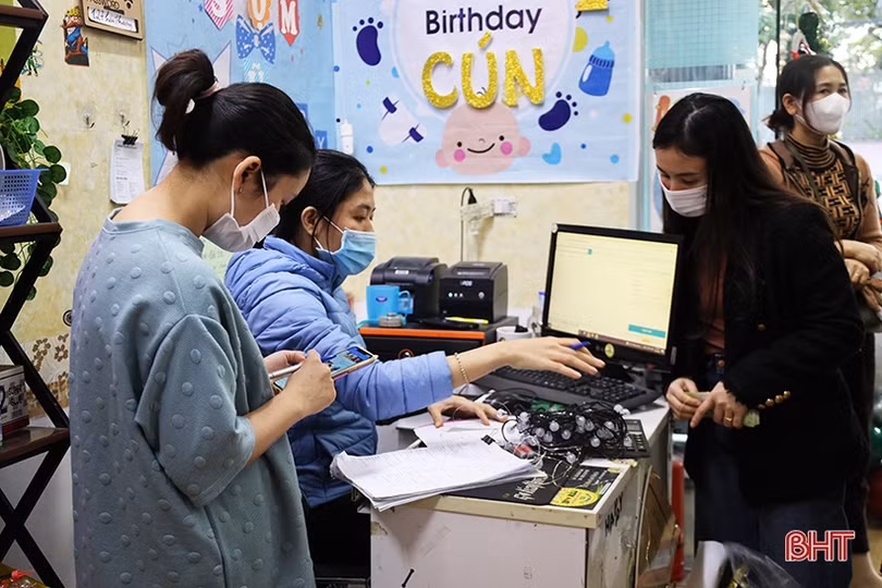 Thị trường trang trí Giáng sinh tại TP Hà Tĩnh bắt đầu nhộn nhịp