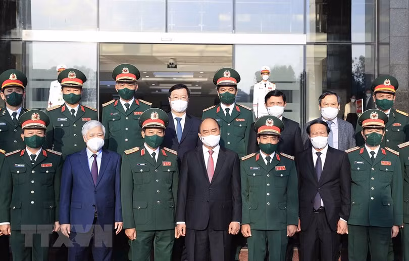 Chủ tịch nước Nguyễn Xuân Phúc thăm, làm việc tại Quân khu 4