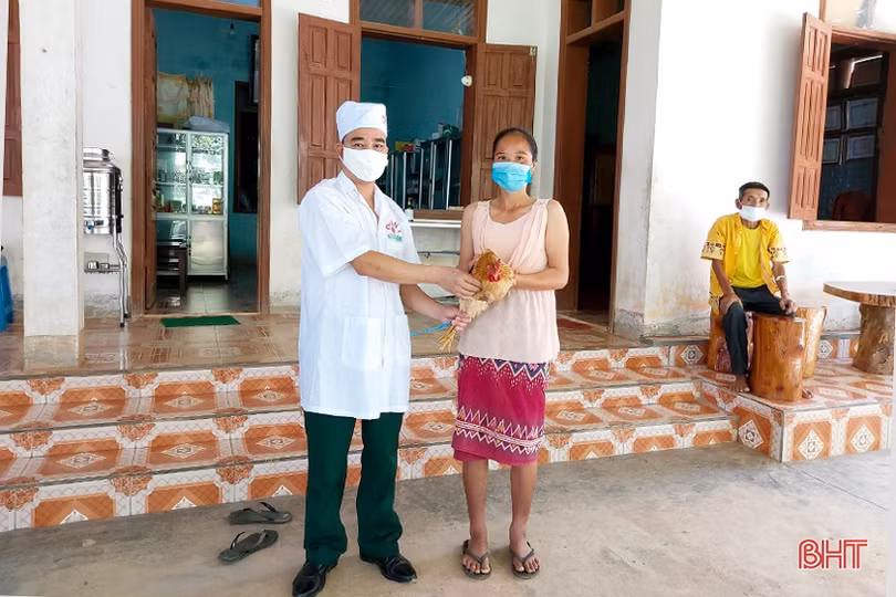 “Cảm ơn bộ đội Việt Nam giúp bản Thoọng Pẹ ta chống dịch”