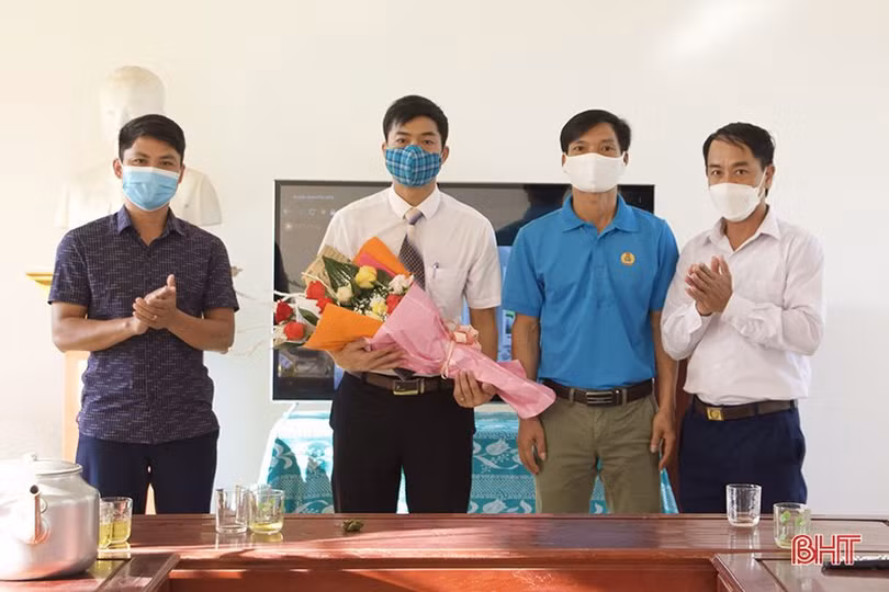 Các địa phương ở Hà Tĩnh khai giảng năm học mới 2021 - 2022 qua màn hình tivi