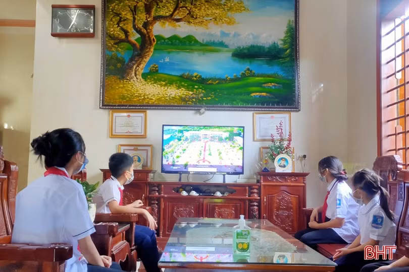 Các địa phương ở Hà Tĩnh khai giảng năm học mới 2021 - 2022 qua màn hình tivi