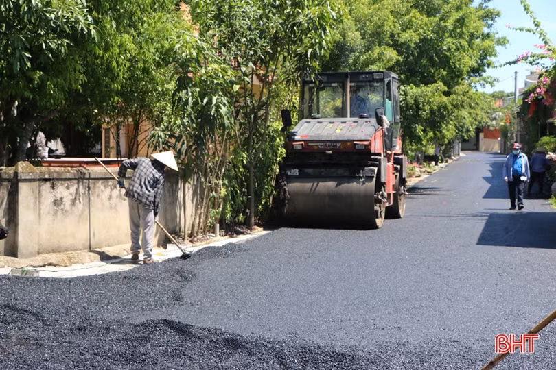 TP Hà Tĩnh đẹp hơn từ những con đường thảm nhựa nóng