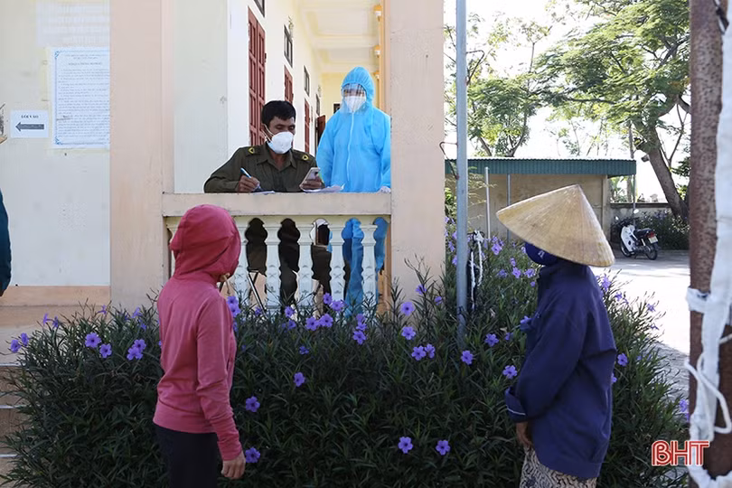 Lấy 5.000 mẫu xét nghiệm COVID-19 diện rộng ở Tùng Lộc trong ngày 3/9