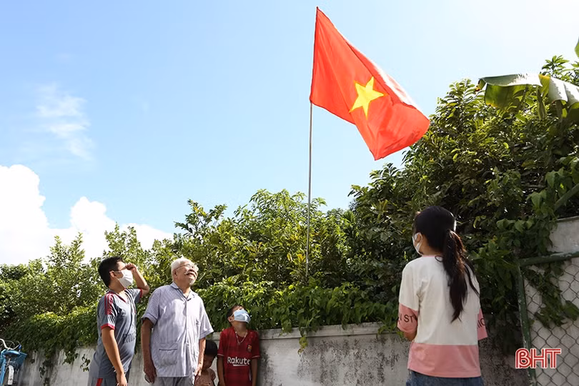Đảng viên 101 tuổi ở Hà Tĩnh: “Với tôi, cách mạng thật lớn lao và tôi không nề hà bất cứ việc gì”