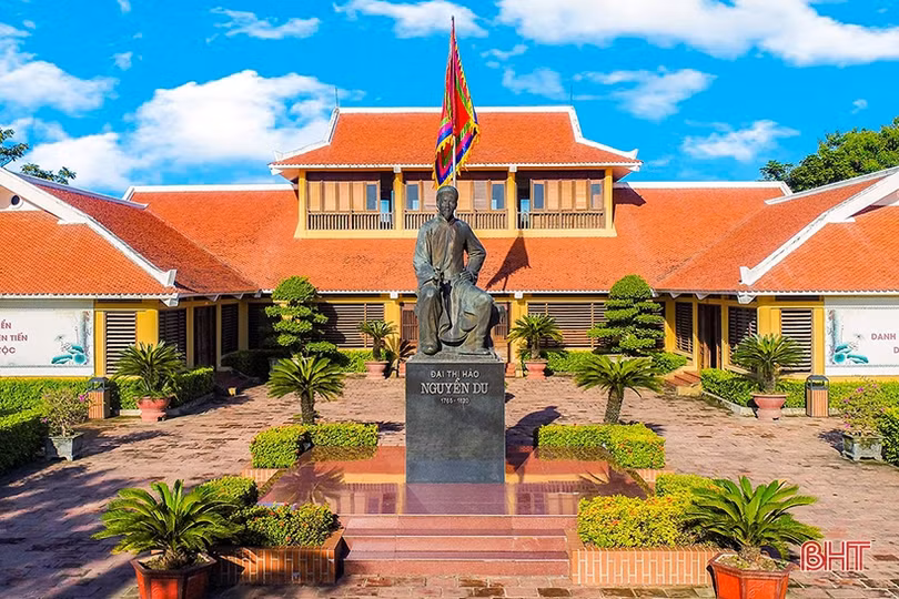 Di tích Quốc gia đặc biệt Khu lưu niệm Đại thi hào Nguyễn Du. (Ảnh: Đậu Hà).