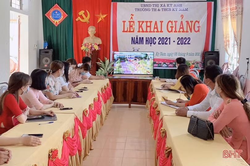 Các địa phương ở Hà Tĩnh khai giảng năm học mới 2021 - 2022 qua màn hình tivi