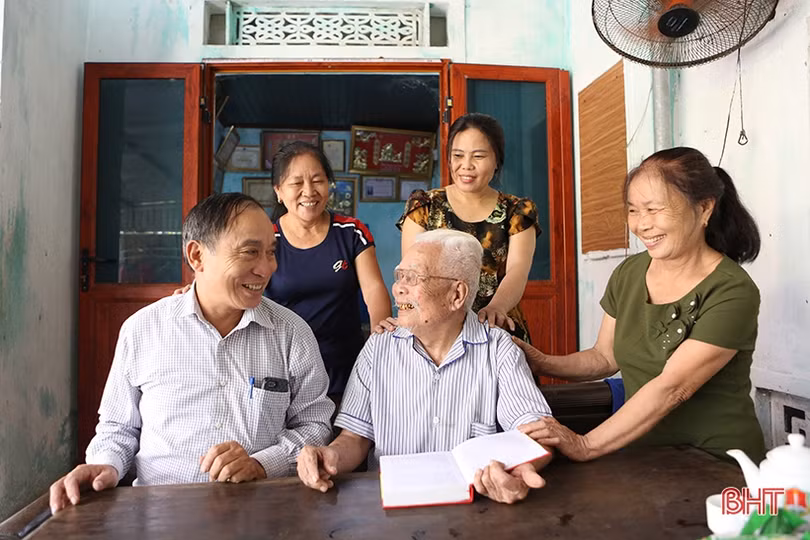 Đảng viên 101 tuổi ở Hà Tĩnh: “Với tôi, cách mạng thật lớn lao và tôi không nề hà bất cứ việc gì”