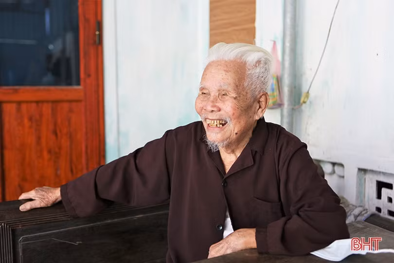Đảng viên 101 tuổi ở Hà Tĩnh: “Với tôi, cách mạng thật lớn lao và tôi không nề hà bất cứ việc gì”
