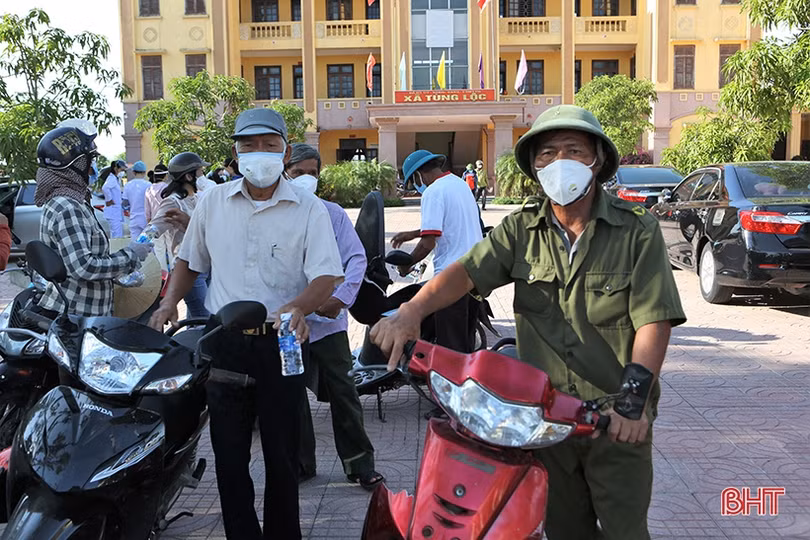 Lấy 5.000 mẫu xét nghiệm COVID-19 diện rộng ở Tùng Lộc trong ngày 3/9