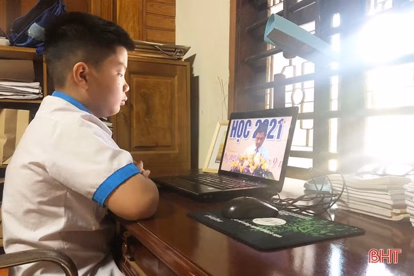 Các địa phương ở Hà Tĩnh khai giảng năm học mới 2021 - 2022 qua màn hình tivi