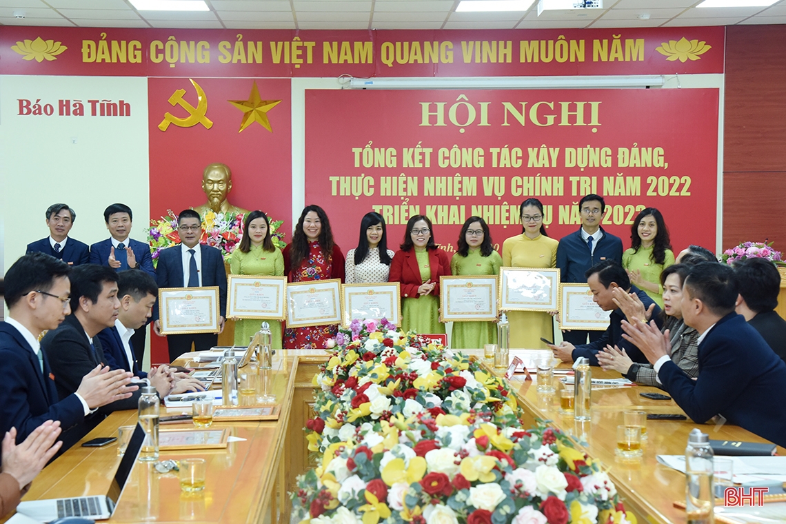 Xây dựng Báo Hà Tĩnh ngày càng chuyên nghiệp, nhân văn và hiện đại hơn
