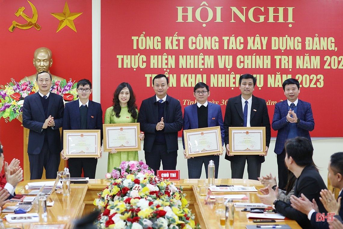 Xây dựng Báo Hà Tĩnh ngày càng chuyên nghiệp, nhân văn và hiện đại hơn